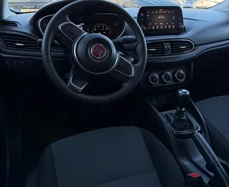 Verhuur Fiat Egea. Economy, Comfort Auto te huur in Turkije ✓ Borg van Borg van 600 USD ✓ Verzekeringsmogelijkheden TPL, Passagiers, Diefstal, Jonge, Geen storting.