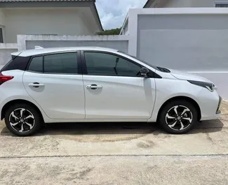 Verhuur Toyota Yaris. Economy, Comfort Auto te huur in Thailand ✓ Borg van Borg van 5000 THB ✓ Verzekeringsmogelijkheden TPL, SCDW, Passagiers, Diefstal.
