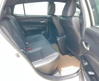 Benzine motor van 1,2L van Toyota Yaris 2022 te huur in Phuket.