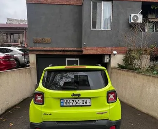 Benzine motor van 2,0L van Jeep Renegade 2017 te huur in Tbilisi.