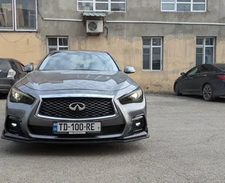 Vooraanzicht van een huurauto Infiniti Q50 in Tbilisi, Georgië ✓ Auto #15464. ✓ Transmissie Automatisch TM ✓ 0 beoordelingen.
