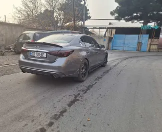 Benzine motor van 3,0L van Infiniti Q50 2018 te huur in Tbilisi.