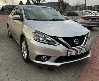 Vooraanzicht van een huurauto Nissan Sentra op de luchthaven van Yerevan, Armenië ✓ Auto #15872. ✓ Transmissie Automatisch TM ✓ 0 beoordelingen.