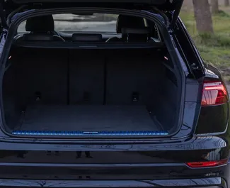 Diesel motor van 3,0L van Audi SQ8 2025 te huur in Becici.