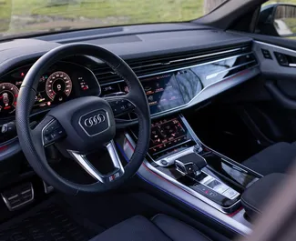 Interieur van Audi SQ8 te huur in Montenegro. Een geweldige auto met 5 zitplaatsen en een Automatisch transmissie.