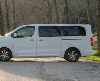 Autohuur Toyota Proace Verso 2023 in in Montenegro, met Diesel brandstof en 190 pk ➤ Vanaf 110 EUR per dag.