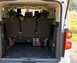 Toyota Proace Verso 2023 met Vooraandrijving systeem, beschikbaar in Becici.