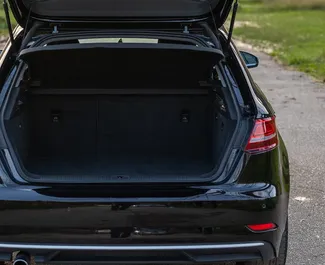 Interieur van Audi A3 te huur in Montenegro. Een geweldige auto met 5 zitplaatsen en een Automatisch transmissie.