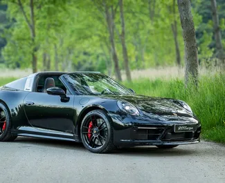 Interieur van Porsche 911 Carrera Cabrio te huur in Montenegro. Een geweldige auto met 4 zitplaatsen en een Automatisch transmissie.