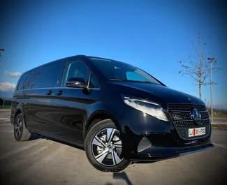 Vooraanzicht van een huurauto Mercedes-Benz V-Class in Ljubljana, Slovenië ✓ Auto #15657. ✓ Transmissie Automatisch TM ✓ 0 beoordelingen.