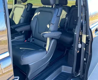 Diesel motor van 3,0L van Mercedes-Benz V-Class 2025 te huur in Ljubljana.