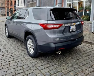 Vooraanzicht van een huurauto Chevrolet Traverse in Tbilisi, Georgië ✓ Auto #15177. ✓ Transmissie Automatisch TM ✓ 0 beoordelingen.