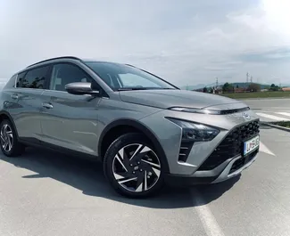 Vooraanzicht van een huurauto Hyundai Bayon in Ljubljana, Slovenië ✓ Auto #15659. ✓ Transmissie Automatisch TM ✓ 0 beoordelingen.