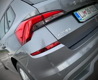 Benzine motor van 1,0L van Skoda Kamiq 2023 te huur in Ljubljana.