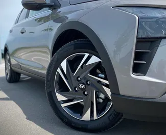 Benzine motor van 1,0L van Hyundai Bayon 2023 te huur in Ljubljana.