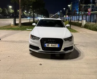 Vooraanzicht van een huurauto Audi A6 in Tirana, Albanië ✓ Auto #15742. ✓ Transmissie Automatisch TM ✓ 0 beoordelingen.