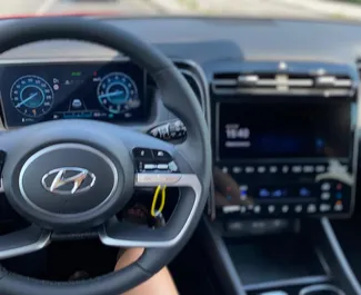 Interieur van Hyundai Tucson te huur in Slovenië. Een geweldige auto met 5 zitplaatsen en een Automatisch transmissie.