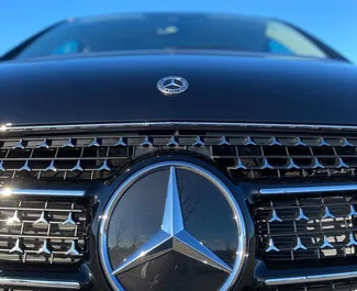 Mercedes-Benz V-Class 2025 met Aandrijving achteraan systeem, beschikbaar in Ljubljana.