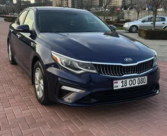 Vooraanzicht van een huurauto Kia Optima op de luchthaven van Yerevan, Armenië ✓ Auto #15859. ✓ Transmissie Automatisch TM ✓ 0 beoordelingen.