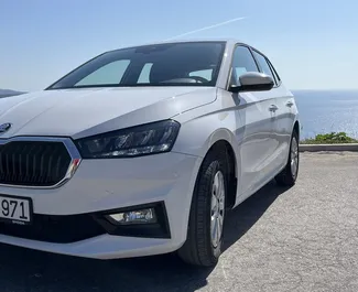 Vooraanzicht van een huurauto Skoda Fabia in Herceg-Novi, Montenegro ✓ Auto #15426. ✓ Transmissie Automatisch TM ✓ 0 beoordelingen.