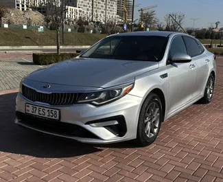 Vooraanzicht van een huurauto Kia Optima op de luchthaven van Yerevan, Armenië ✓ Auto #15860. ✓ Transmissie Automatisch TM ✓ 0 beoordelingen.