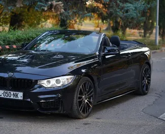 Interieur van BMW 428i Cabrio te huur in Georgië. Een geweldige auto met 4 zitplaatsen en een Automatisch transmissie.