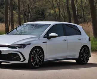 Vooraanzicht van een huurauto Volkswagen Golf 8 in Becici, Montenegro ✓ Auto #2471. ✓ Transmissie Automatisch TM ✓ 3 beoordelingen.