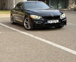 Benzine motor van 2,0L van BMW 428i Cabrio 2015 te huur in Tbilisi.