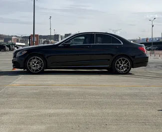 Vooraanzicht van een huurauto Mercedes-Benz C-Class in Tbilisi, Georgië ✓ Auto #15778. ✓ Transmissie Automatisch TM ✓ 0 beoordelingen.