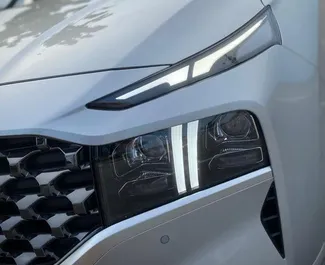 Interieur van Hyundai Santa Fe te huur in Slovenië. Een geweldige auto met 5 zitplaatsen en een Automatisch transmissie.