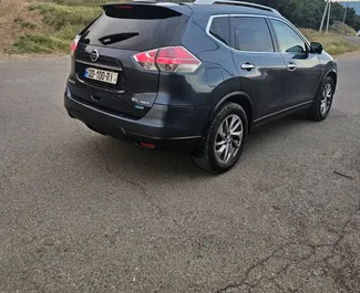 Nissan Rogue 2014 beschikbaar voor verhuur in Tbilisi, met een kilometerlimiet van onbeperkt.