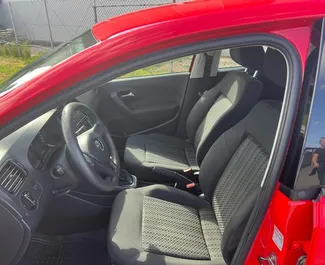 Volkswagen Polo 2017 beschikbaar voor verhuur op Kreta, met een kilometerlimiet van onbeperkt.