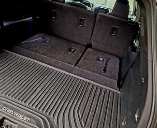 Chevrolet Traverse 2021 beschikbaar voor verhuur in Tbilisi, met een kilometerlimiet van onbeperkt.