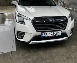 Vooraanzicht van een huurauto Subaru Forester in Batumi, Georgië ✓ Auto #15731. ✓ Transmissie Automatisch TM ✓ 0 beoordelingen.