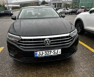 Vooraanzicht van een huurauto Volkswagen Jetta in Batumi, Georgië ✓ Auto #15732. ✓ Transmissie Automatisch TM ✓ 0 beoordelingen.