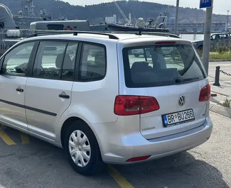 Verhuur Volkswagen Touran. Comfort, Minivan Auto te huur in Montenegro ✓ Borg van Zonder Borg ✓ Verzekeringsmogelijkheden TPL.