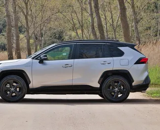 Toyota Rav4 2022 beschikbaar voor verhuur in Becici, met een kilometerlimiet van onbeperkt.