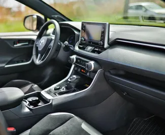Autohuur Toyota Rav4 2022 in in Montenegro, met Hybride brandstof en 180 pk ➤ Vanaf 100 EUR per dag.
