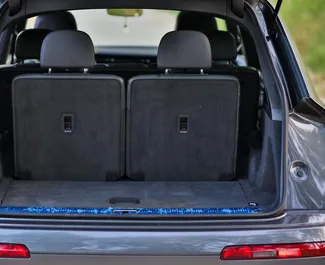 Audi Q7 2021 met Aandrijving op alle wielen systeem, beschikbaar in Becici.