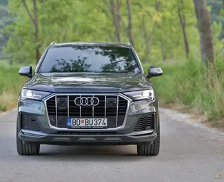 Vooraanzicht van een huurauto Audi Q7 in Becici, Montenegro ✓ Auto #12172. ✓ Transmissie Automatisch TM ✓ 0 beoordelingen.