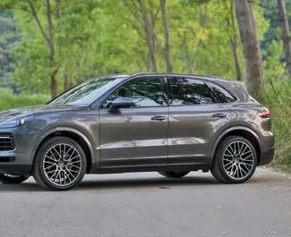 Autohuur Porsche Cayenne Turbo 2023 in in Montenegro, met Benzine brandstof en 290 pk ➤ Vanaf 250 EUR per dag.