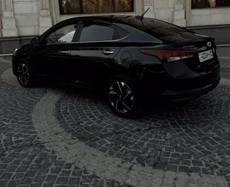 Benzine motor van 1,6L van Hyundai Accent 2021 te huur in Almaty.