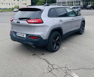 Benzine motor van 3,2L van Jeep Cherokee 2017 te huur in Koetaisi.