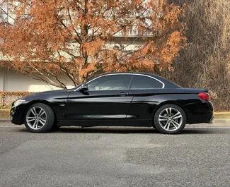 Vooraanzicht van een huurauto BMW 428i Cabrio in Tbilisi, Georgië ✓ Auto #15792. ✓ Transmissie Automatisch TM ✓ 0 beoordelingen.