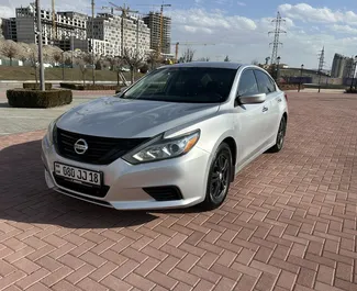 Vooraanzicht van een huurauto Nissan Altima op de luchthaven van Yerevan, Armenië ✓ Auto #15862. ✓ Transmissie Automatisch TM ✓ 0 beoordelingen.