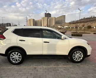 Autohuur Nissan Rogue 2018 in in Armenië, met Benzine brandstof en 170 pk ➤ Vanaf 50 USD per dag.