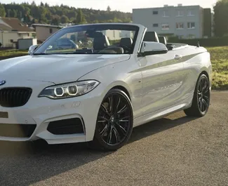 Vooraanzicht van een huurauto BMW 218i Cabrio in Budva, Montenegro ✓ Auto #15645. ✓ Transmissie Automatisch TM ✓ 0 beoordelingen.