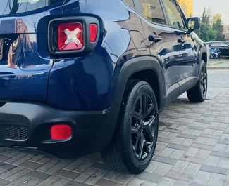 Jeep Renegade 2017 beschikbaar voor verhuur in Koetaisi, met een kilometerlimiet van onbeperkt.