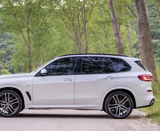 Autohuur BMW X5 2022 in in Montenegro, met Diesel brandstof en 240 pk ➤ Vanaf 180 EUR per dag.