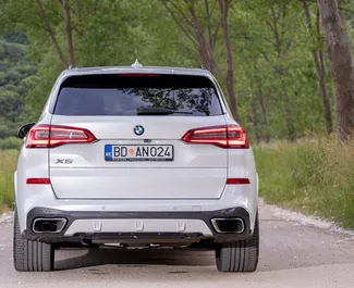 Diesel motor van 3,0L van BMW X5 2022 te huur in Becici.